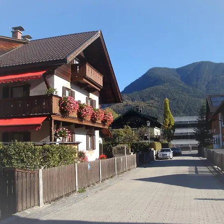 Haeuserl Apartman *